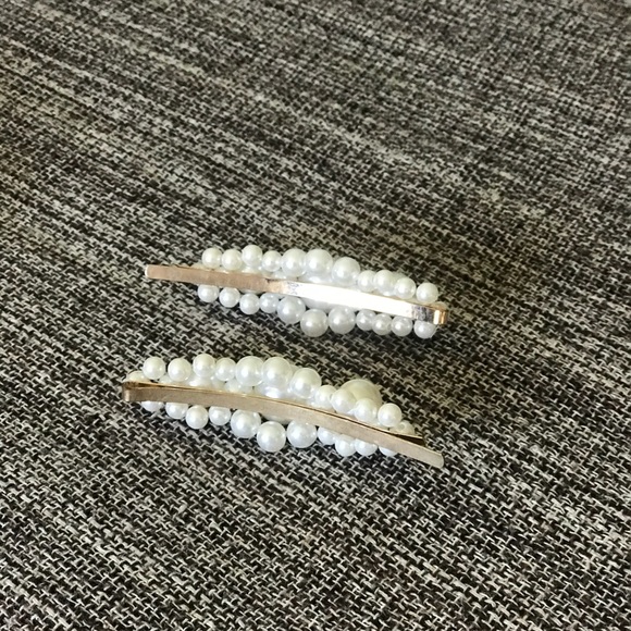 Pair of Hair Barrettes Pearls - Picture 4 of 5